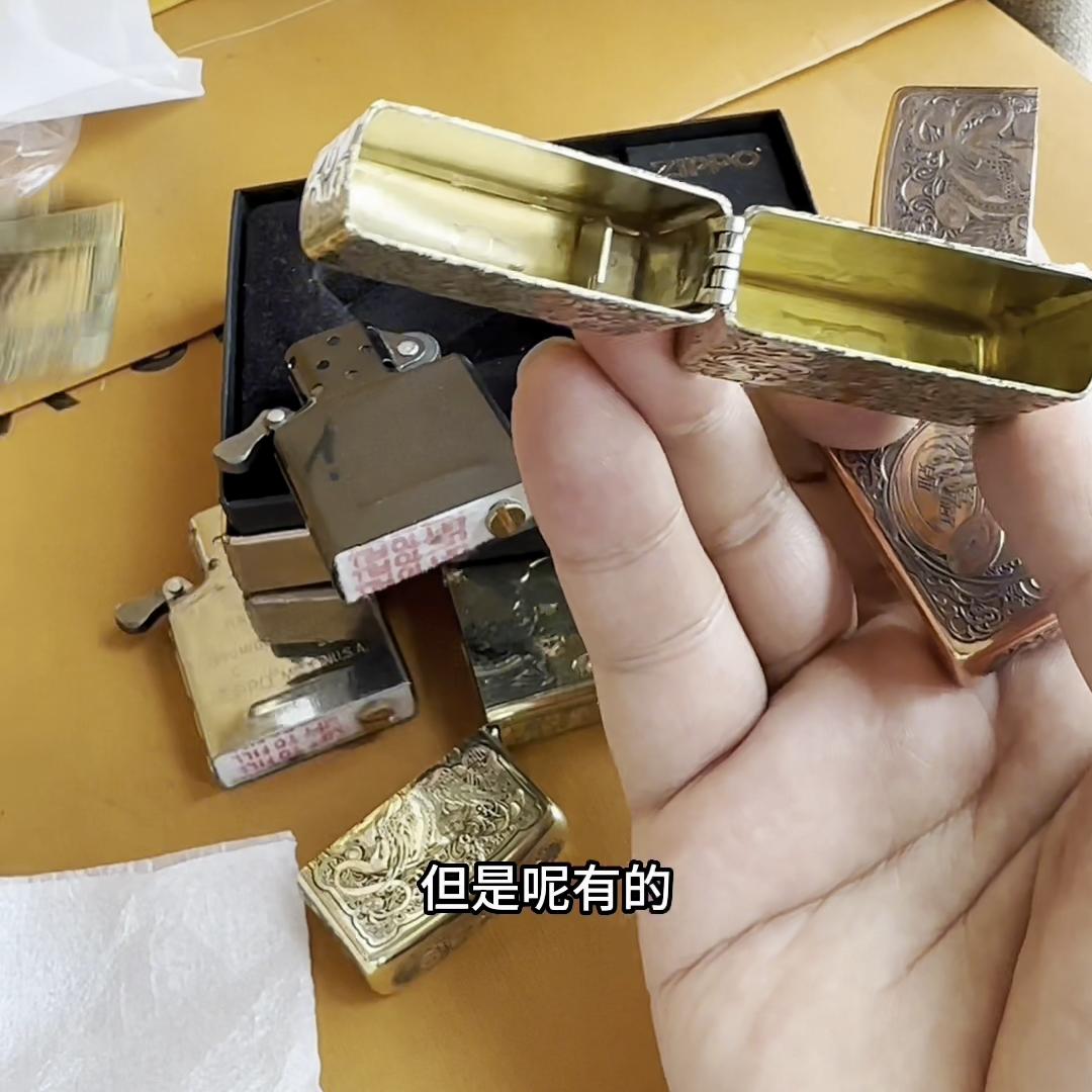 用zippo点烟怎么了_Zippo反向冲压痕迹识别_Zippo底部标识真假对比