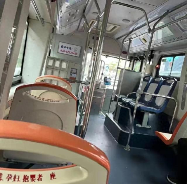 暗网下载 广州地铁口试点停车收费，电动车停一次2元，公交车客流迎曙光？